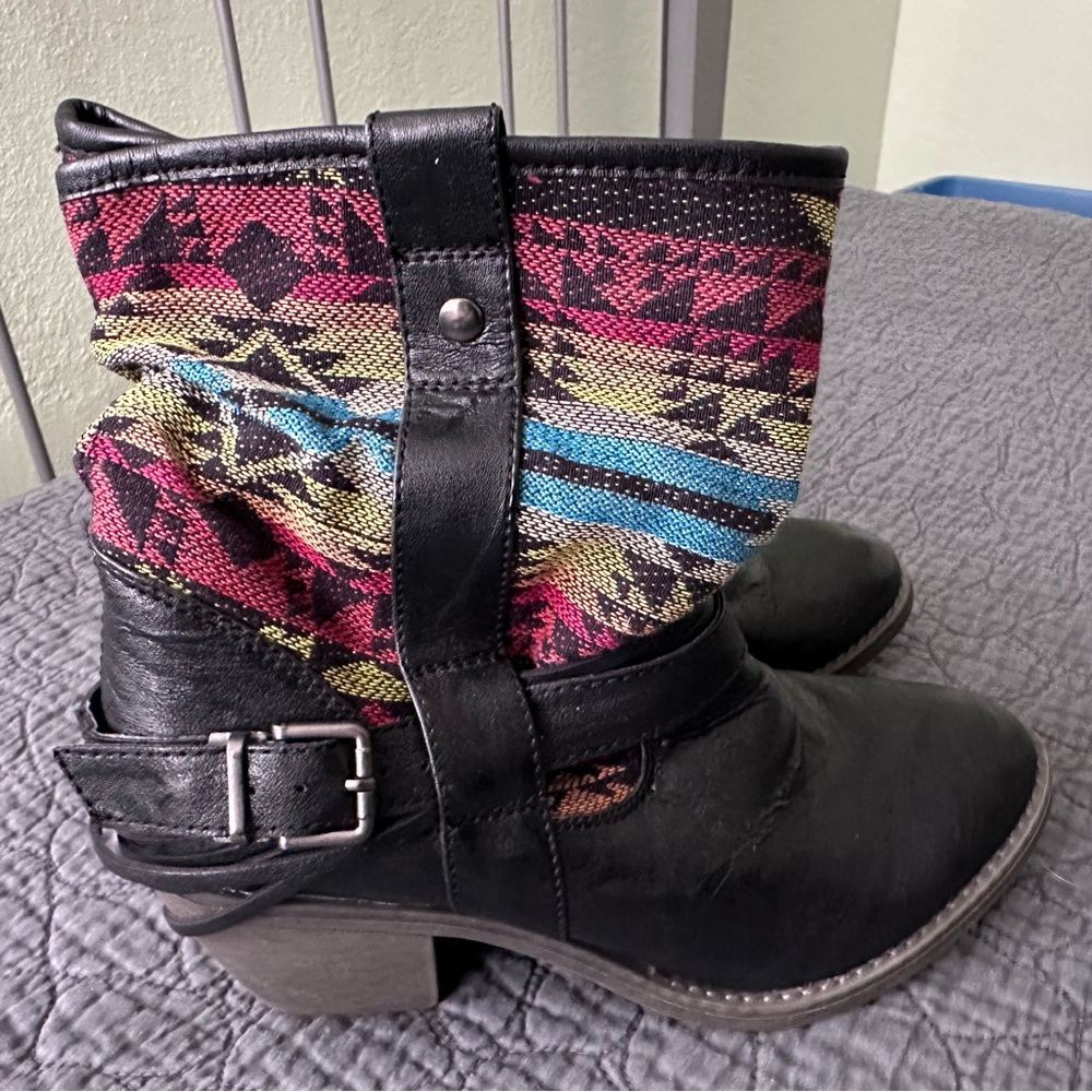 Limelight Santa Fe Boots SZ 7 Women’s Aztec print Southwest ankle boots